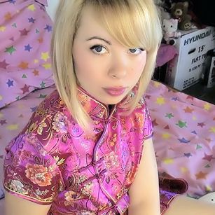 Model - CurvyWhitneyLynn Blonde