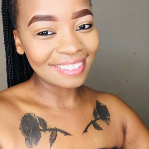 Model - Bustyzii boobsplay