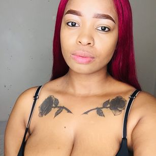 Model - Bustyzii dancing