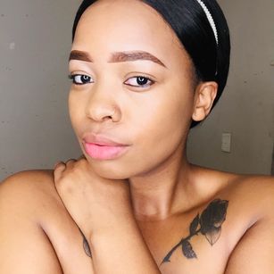 Model - Bustyzii boobsplay