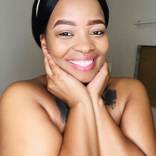 Model - Bustyzii dancing