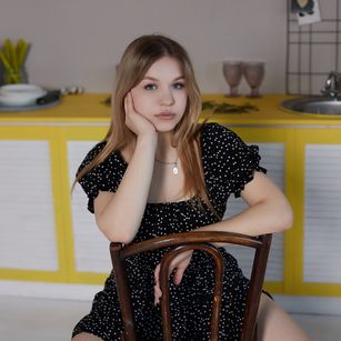 Model - SimonaOliver legs