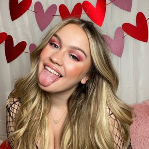 Model - madisonmoonsxo Blonde