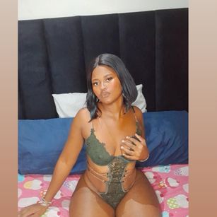 Model - 1Bustylo squirt