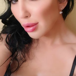 Model - Dalia Lavish masturbation