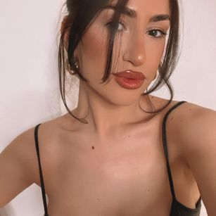 Model - Lola Joy bigboobs