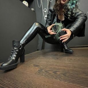 Model - Miss Reine latex