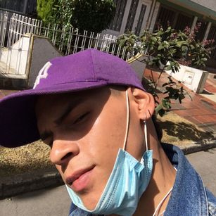 Model - Poysonsam happy