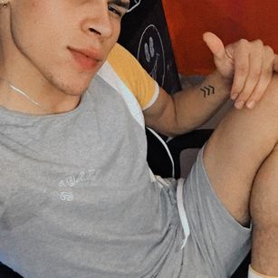 Model - Poysonsam smile