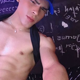 Model - Poysonsam happy