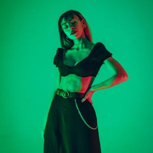 Model - AnneDark stepsister