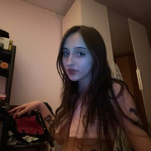 Model - Joana roleplaying