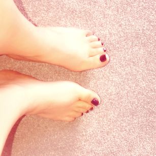 Model - Bustymix82 feet