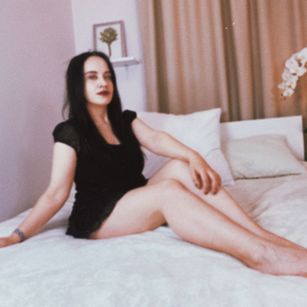 Model - Jennifer PAWG