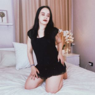 Model - Jennifer milf