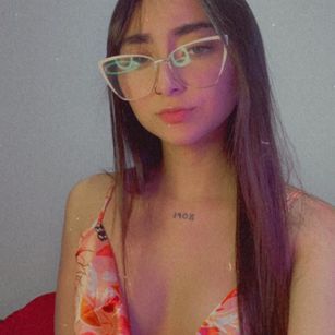 Model - Caroline perforaciones