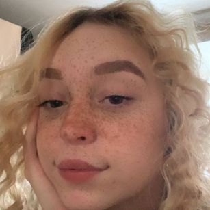 Model - AnneleeOwn teen