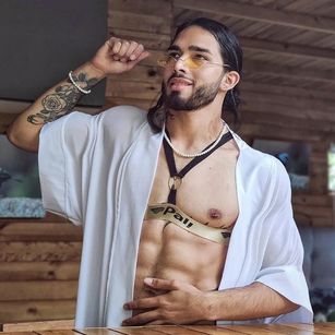 Model - George uncut