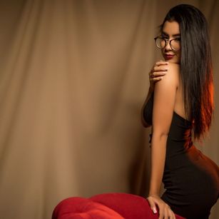 Model - PaulinaWood dirtytalk