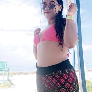 Model - Kenia Lucas brunette