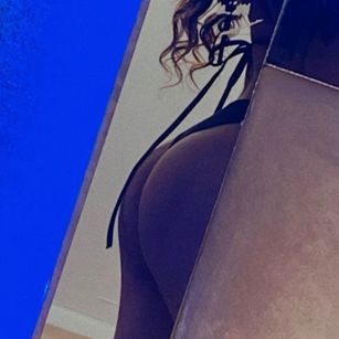 Model - Allisson Hoffman feet