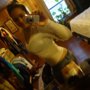 Model - Talia Bee masturbation