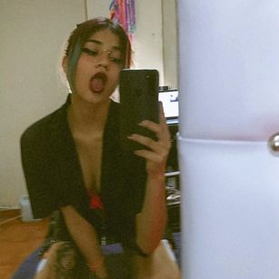 Model - ElektraLane feet