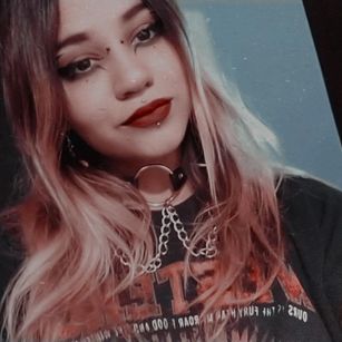 Model - ElektraLane young