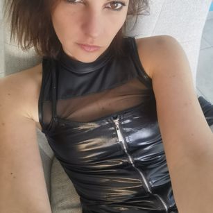 Model - Lana The Virus goddess