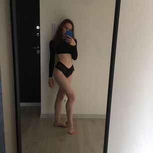 Model - Lina smoking