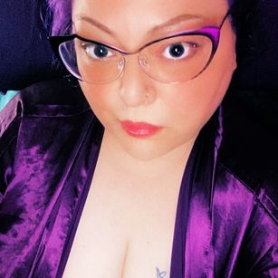 Model - DemonessJenz edging