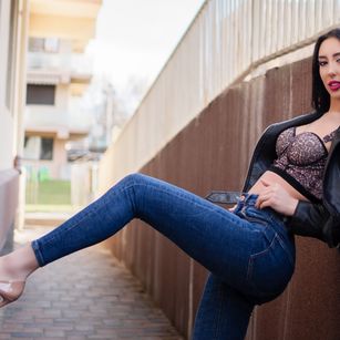 Model - AlishaWayne squirt