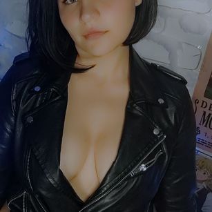 Model - Katia Aleman smoke