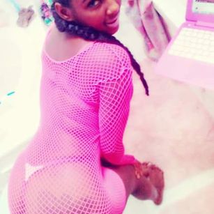 Model - MoccaAngelFaceXxX petite