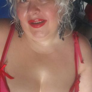 Model - BustyIngrid bigboobs