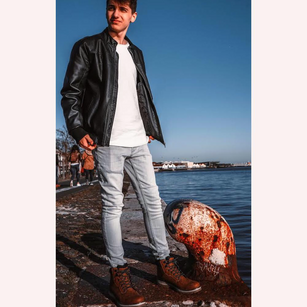 Model - DanWhiteyB bigass