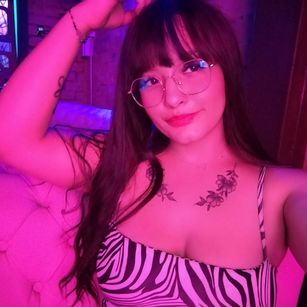 Model - Jasmin Simmons saliva