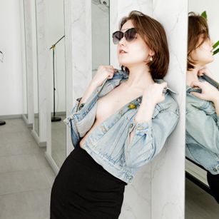 Model - Erica Black boobs