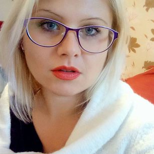 Model - GoldyStark blowjob