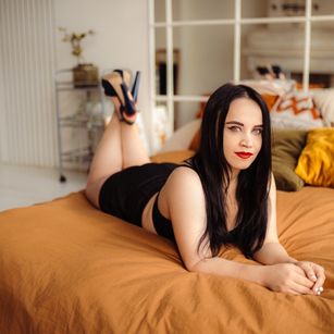 Model - Jennifer mature