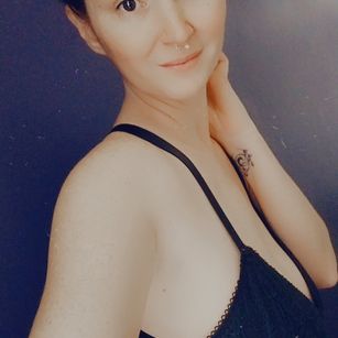 Model - RealDeeDeeLynn milf