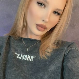 Model - SophieKitten boobs