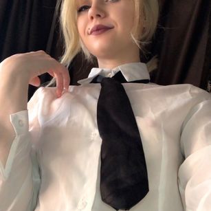 Model - Heya_Molly dildo