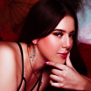 Model - Jackie Dumont latina