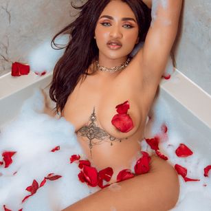 Model - AriannaRusel hairy