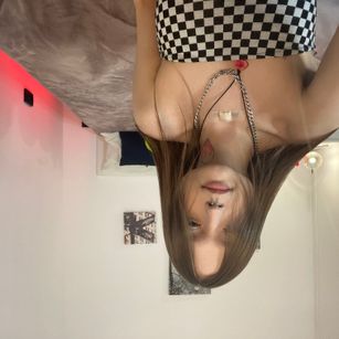 Model - Eva Miller brunette