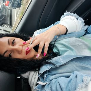 Model - CharrloteXX milf