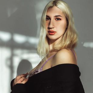 Model - Kriss bigboobs