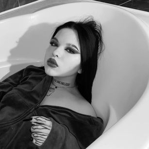 Model - Nicole__Rich ass