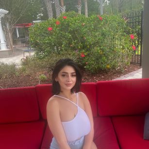 Model - Eve Luxe petite